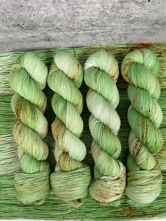 Pistachio Brittle (Ares Sock)