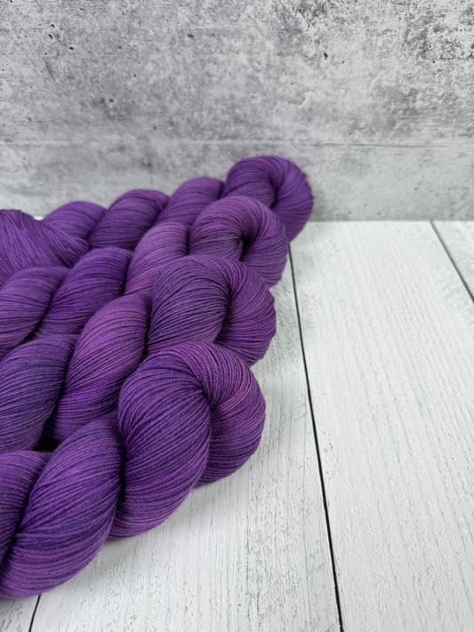 Queen of Shadows (Achilles Sock)