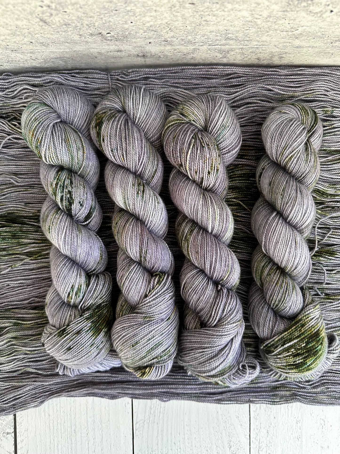 Single Brew - Gray w/Green Speckles (Artemis)