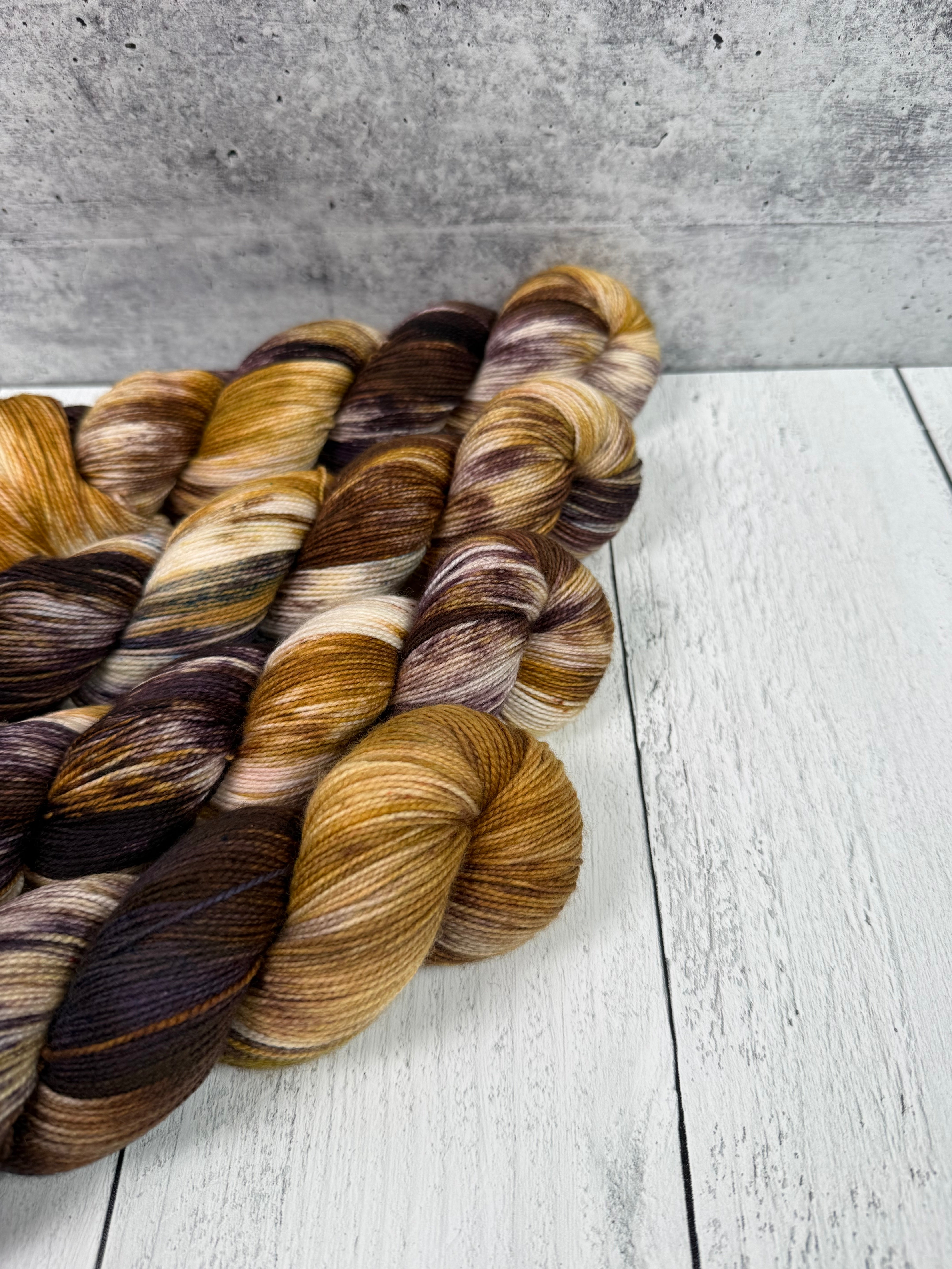 Toffee Swirl (Apollo) – Needles at the Ready