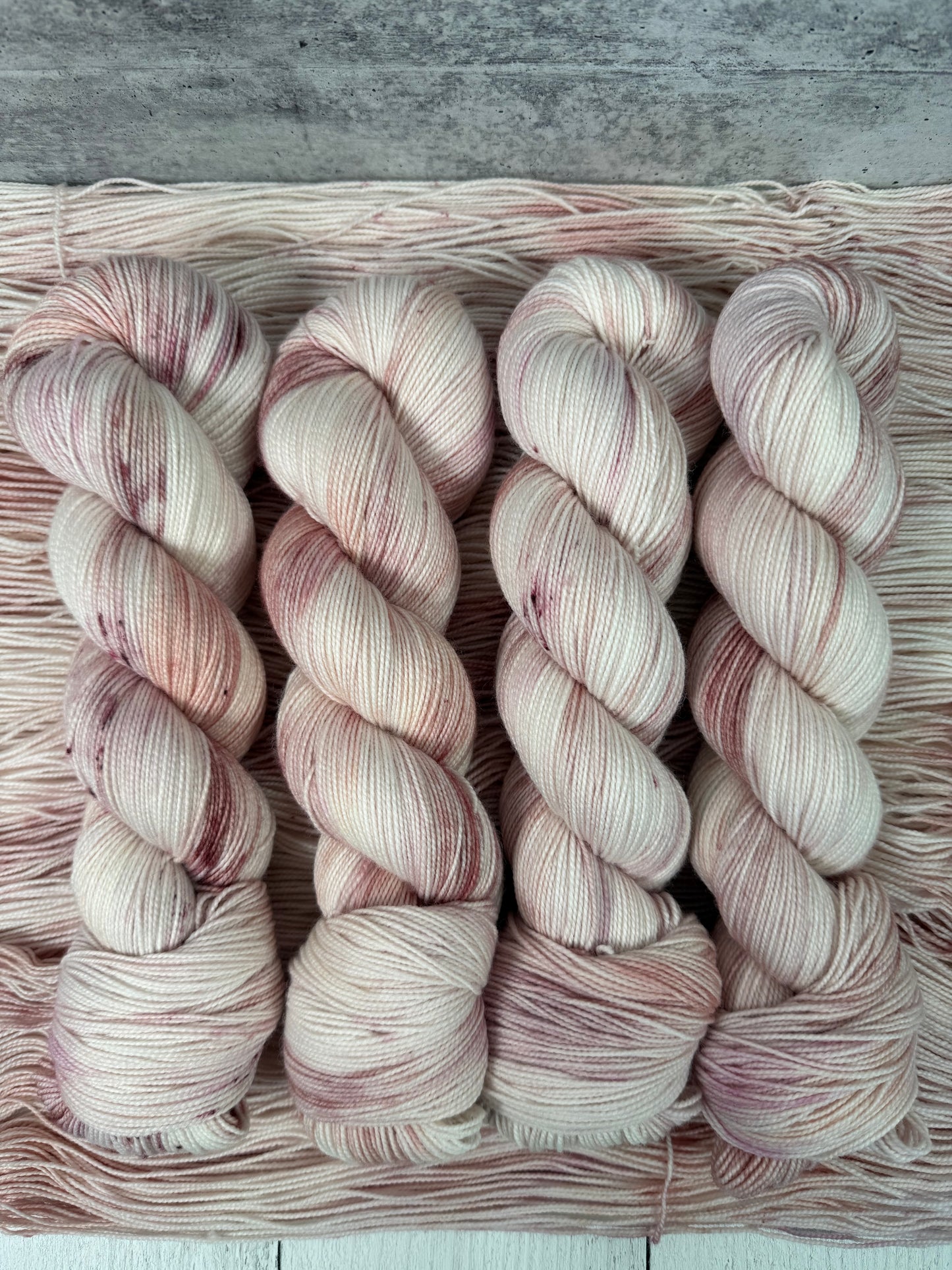 Antique Lace (Apollo)