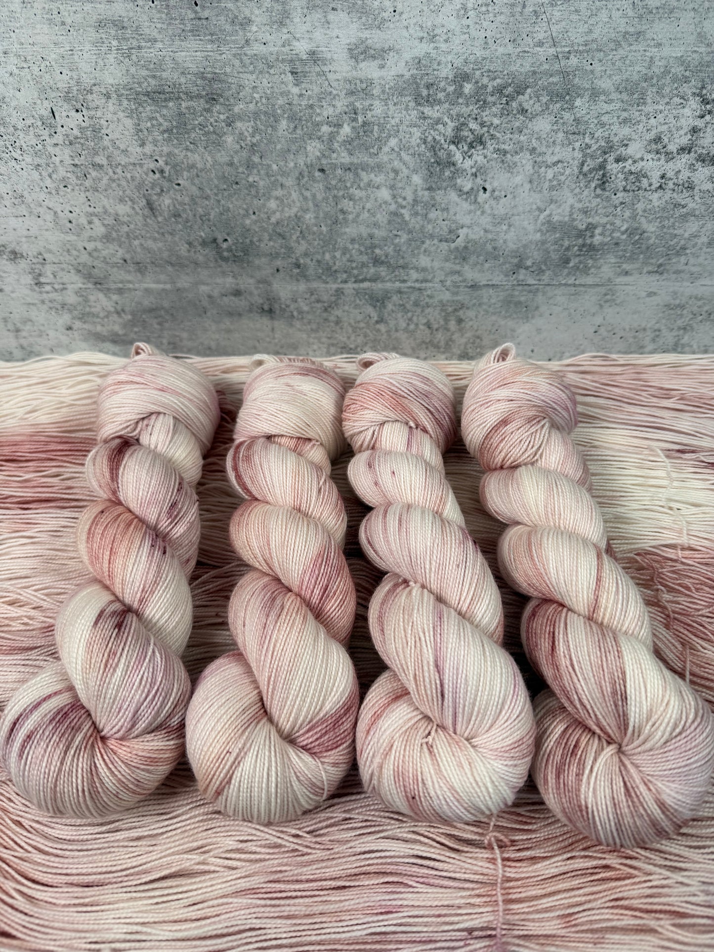 Antique Lace (Apollo)