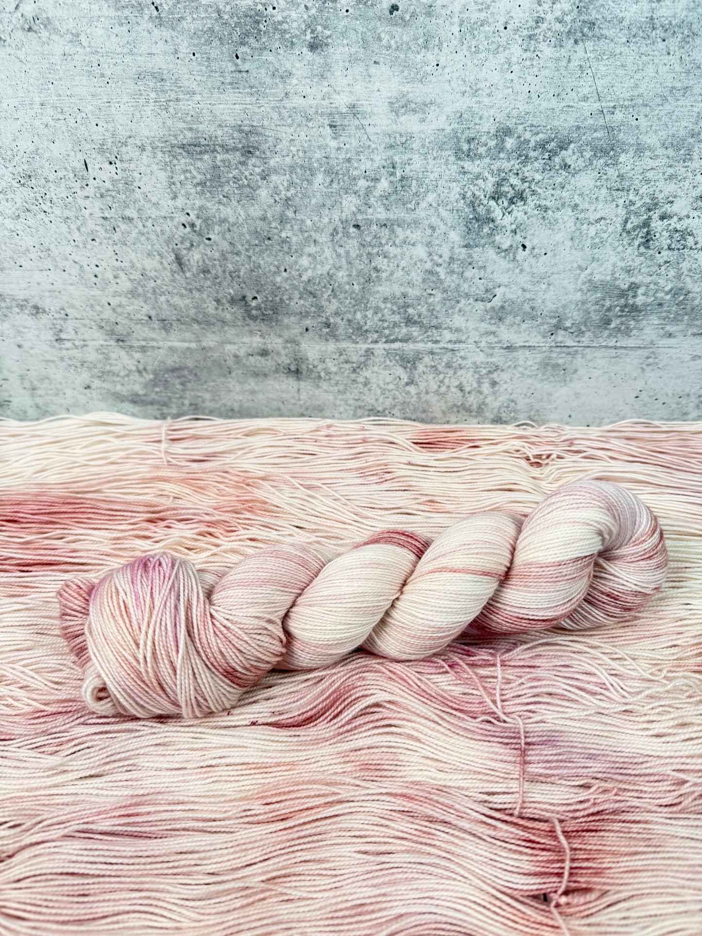 Antique Lace (Apollo)