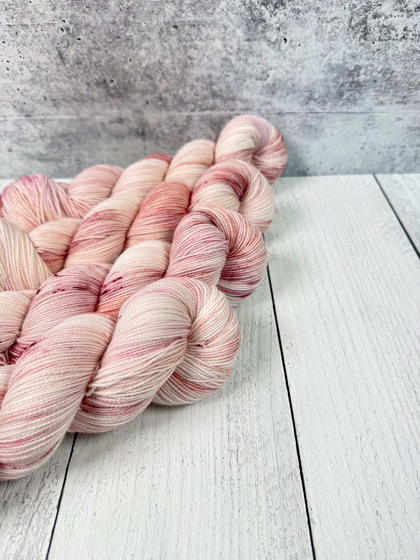 Antique Lace (Apollo)