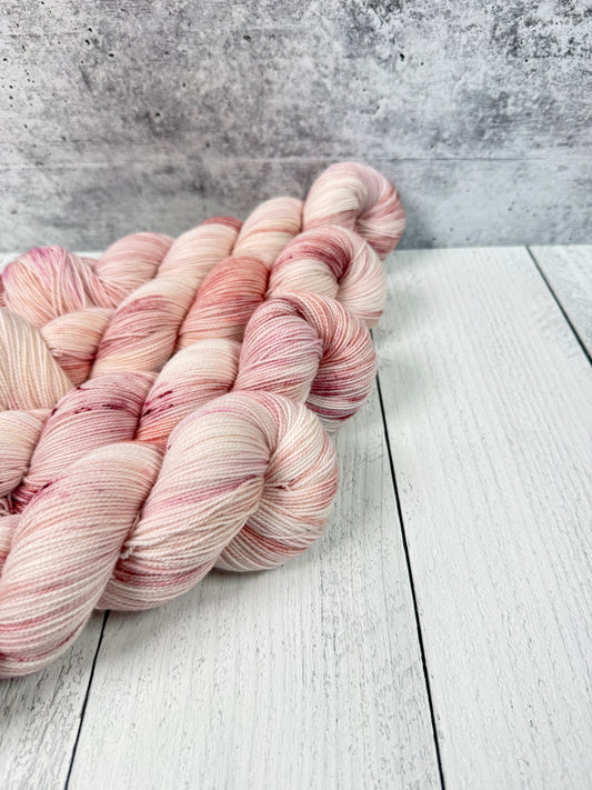 Antique Lace (Apollo)